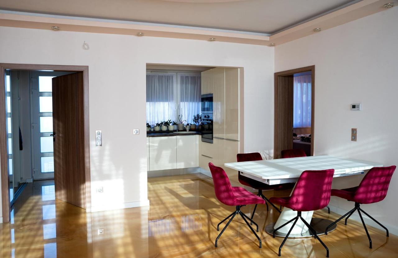 Dream Apartman 1 With Free Parking เยอร์ ภายนอก รูปภาพ